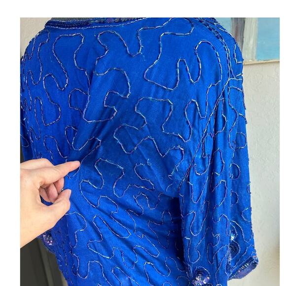 Vtg Blouse Royal Blue- Beads- Flower Accent- Size Medium- Silk Baanis- some wear - Picture 3 of 6